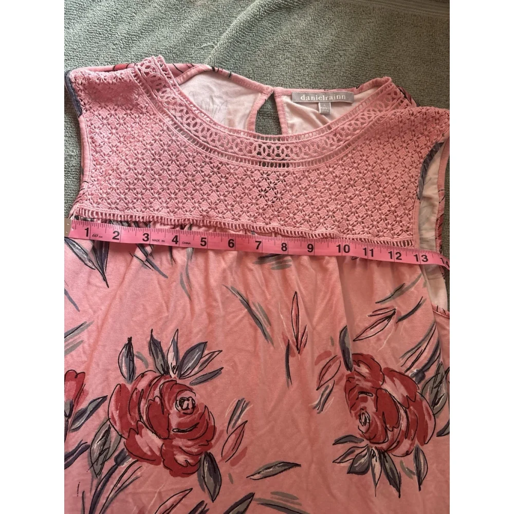 Daniel Rainn Pink Floral Crochet Lace Yoke Tank Top Sleeveless Size L Stitch Fix - Picture 4 of 6